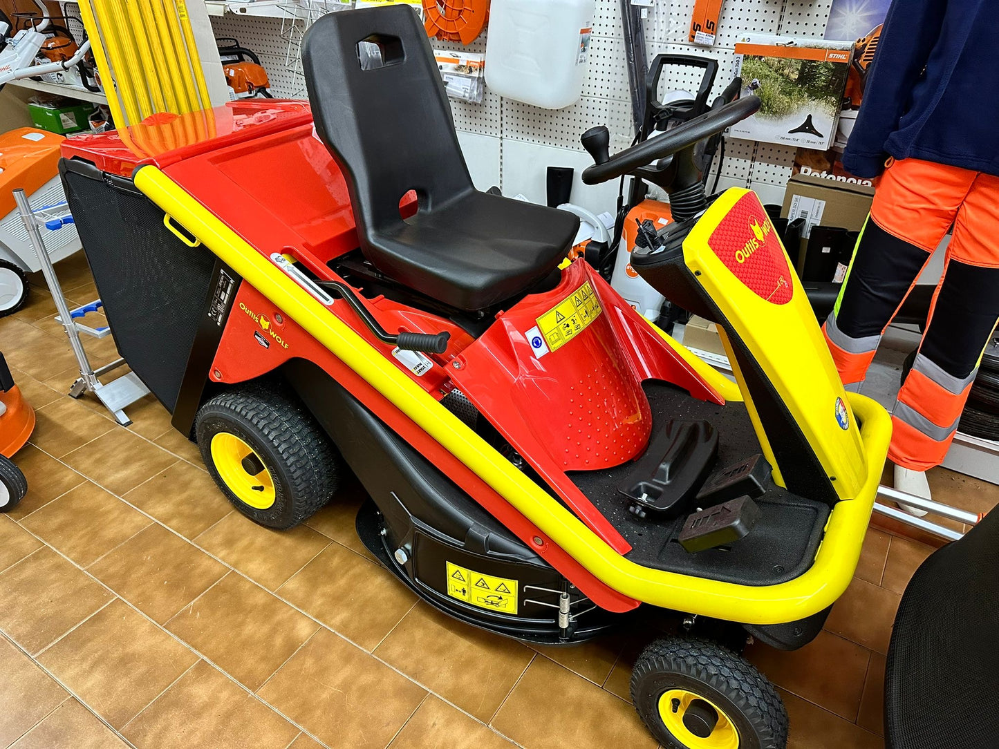 TRACTOR CORTACÉSPED Serie A80 B2
