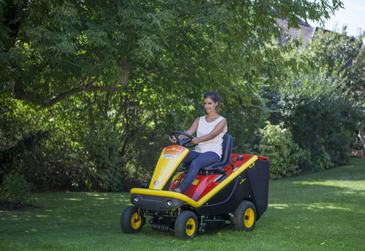 TRACTOR CORTACÉSPED Serie A80P3