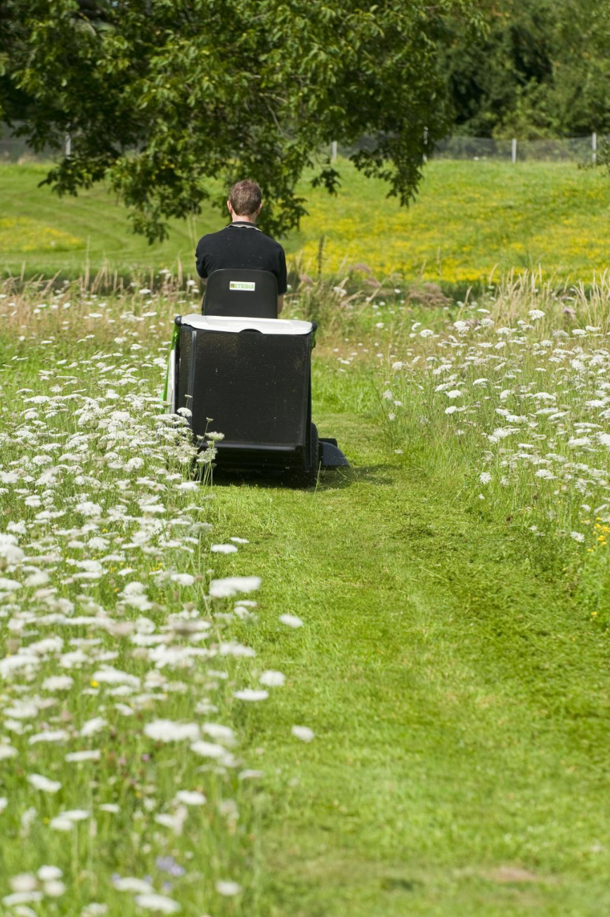 TRACTOR CORTACÉSPED HYDRO 80 MKHP3